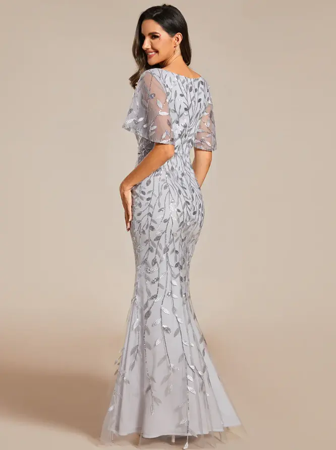 Elegantné priliehavé šaty s výstrihom model 0693 - 40