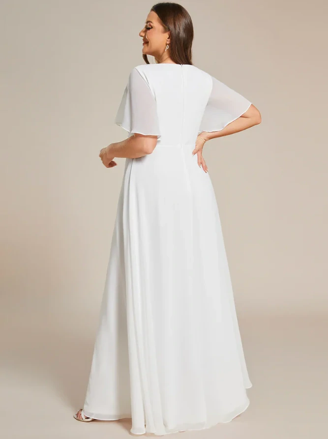 Biele eleganté šaty s výstrihom a padavými rukávmi model 1960 - 52